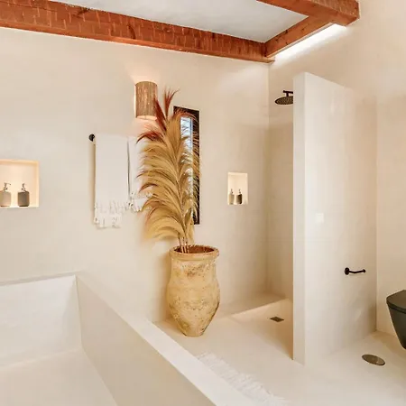 Villa Jasmine - Pool, Sauna, Garden & Sea View