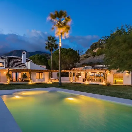 Villa Jasmine - Pool, Sauna, Garden & Sea View Estepona