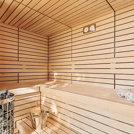 Villa Jasmine - Pool, Sauna, Garden & Sea View *